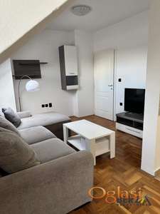 Prodaje se dvoetažni stan u blizini Sajma i Betanije