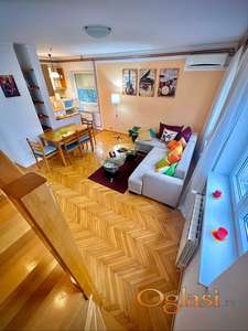 Lep sunčan trosoban dupleks u centru Banovog brda