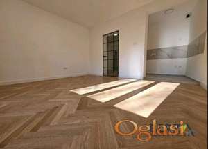 KOMPLETNO RENOVIRAN TROSOBAN STAN, TOP LOKACIJA! - STARI GRAD