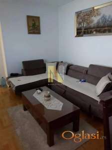 Kompletno opremljen trosoban stan na Novoj Detelinari