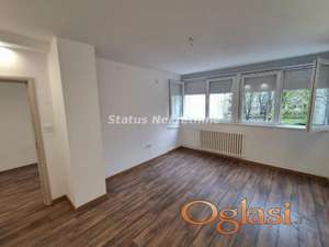 Detelinara-Uknjižen Renoviran Dvosoban stan 58 m2 na Prvom spratu-065/385 8880