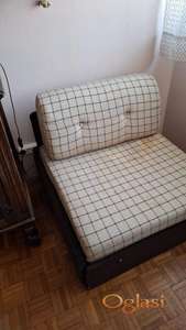 Odlicna fotelja na razvlacenje!