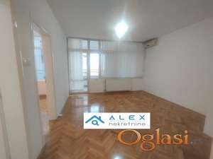 Odličan dvosoban stan-kancelarija na Bulevaru