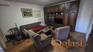 Povoljan trosoban porodičan stan na Novom Naselju 69m2