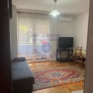 Izdaje se nameštena garsonjera na Grbavici, površine 25 m².