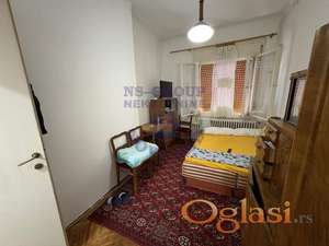 Top ponuda! Uknjižena garsonjera u blizini centra grada!