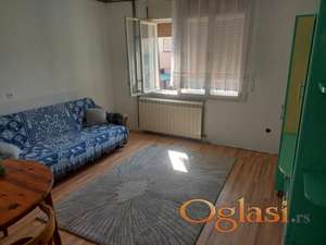 Soba 16 kvadrata,130 e u cenu uracunato komunalije.