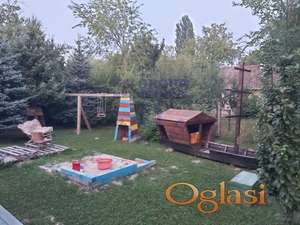 Velika vikend kuća pogodna za turističku delatnost