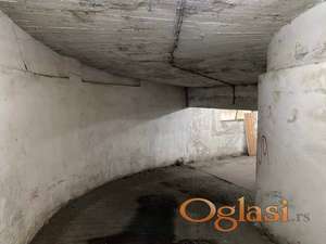 559587-Odlicna garaza u centru!