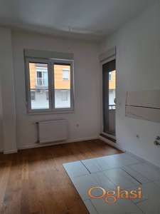 GARSONJERA 29m2, SAJMISTE, NOVA ZGRADA I POVRAT PDV-a