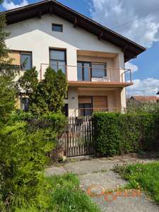 Stan 86m2 u kuci, svoje dvoriste i garazu