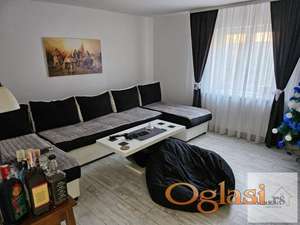 Spratna kuća u Surčinu na 7 ari placa