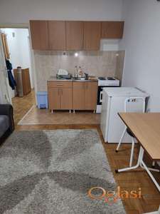 Udobna garsonjera na odličnoj lokaciji