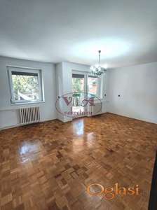 Četvorosoban stan, 83 m², Somborski bulevar, Novi Sad