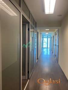 Izdaje se poslovni prostor na Salajci sa četiri odvojene ka