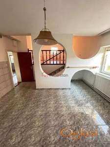 Šestosobna porodična kuća sa garažom i dvorištem - Adice - 159 m²