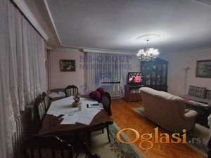 Odlicna kuća na Detelinari 210m2