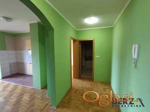  PRAZAN ČETVOROSOBAN STAN NA NOVOJ DETELINARI