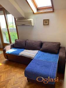 ODMAH USELJIVA GARSONJERA KOD STANICE