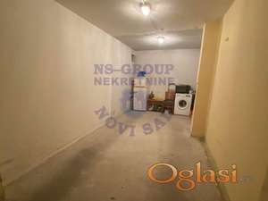 U suterenu stambene zgrade prodaje se zidana garaža površine 17 m²