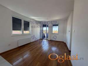 Odmah useljiv stan na Bulevaru !