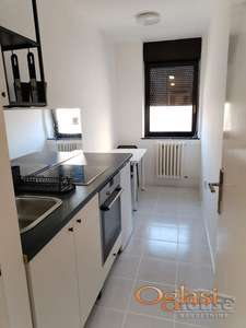 NOVI SAD - CENTAR - 57m2 - 350 evra