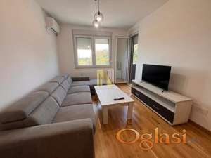 Kompletno namešten stan u Square Gardenu