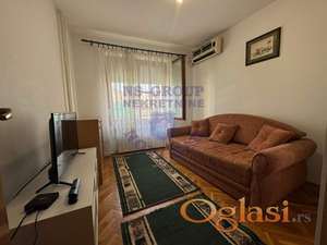 Izdaje se potpuno namešten jednosoban stan u centru grada.
