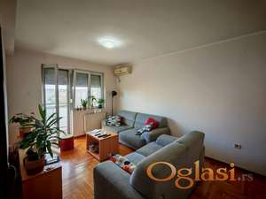 Odličan dvosoban stan na Bulevaru Evrope.