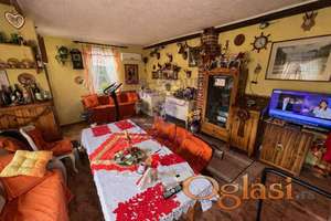 Odlicna spratna kuca u Beceju