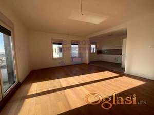 Odličan četvorosoban stan na Salajci