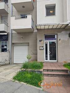 Vračar - Crveni krst: Bregalnička 19 - Garažno mesto iznajmljujem