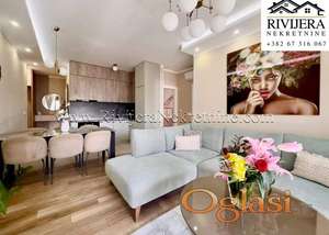 Na prodaju trosoban namjesten stan Dobrota Kotor