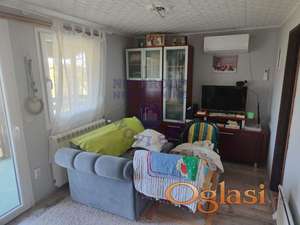 Vikednica 38m2 Sremska Kamenica