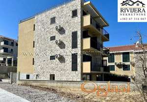 Na prodaju trosoban stan u novogradnji Tivat