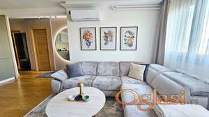 Lux stan Bulevar Oslobođenja (kod glavne autobuske stanice)