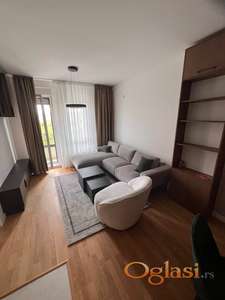 LUKSUZAN STAN SA PARKING MESTOM U GARAŽI U KOMPLEKSU - KNEŽEV PARK