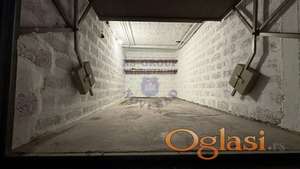 Odlicna garaža na Staroj Detelinari!