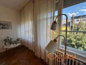 Predivan salonski stan u ulici Maksima Gorkog