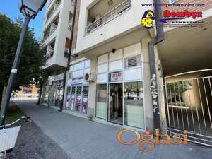 Izdaje se ulični lokal 40m + galerija 20m Centar Socijalno