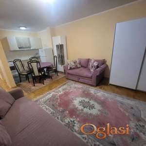 Izdaje se  jednosoban stan u Cara Dušana