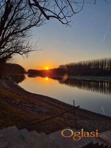 Prodajem jedinstven plac i vikendicu NA SAMOM DUNAVU