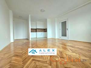 Stan sa prelepim pogledom na ceo Bulevar