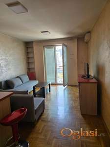 Nameštena garsonjera u centru Novog Sada