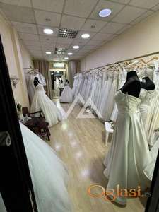 TC Piramida, lokal sa velikim izlogom