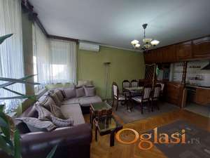 ODLIČAN TROSOBAN STAN NA BULEVARU CARA LAZARA !  STAN JE PET FRIENDLY! I IMA PARKING U DVORIŠTU ZGRADE