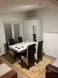 Izdajem stan u strogom centru grada