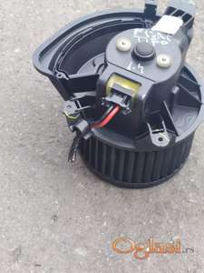 Fiat Tipo od 2016 ventilator kabine Originalni delovi  Moguca ugradnja delova  Alfa Romeo 147-156-166-159-GT-MiTo-Giulietta Fiat bravo 2 - croma -grande punto -multipla 2 -punto 3 -stilo-idea Freemont Panda 3 500L 500 500x Lancia ypsilon-delta-musa-lybra Volkswagen Golf 6  Audi a3 2012-2020 Volkswagen Passat B7  Ukoliko zelite da porucite Posaljite poruku preko sms poruke ili pozovite na telefon 0616115961