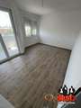 <p><b>* * * Retko u ponudi* * *</b></p><p>Prostran petosoban stan koji se sastoji od dva kupatila, četiri spavaće sobe, 