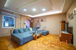 Odlična spratna kuća, u lepoj, mirnoj ulici na Klisi.